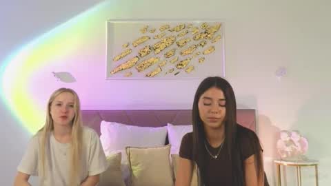 violetta_finch online show from November 5, 2025, 10:37 am