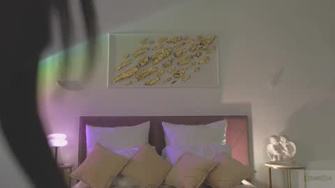 Snapshot of violetta_finch chatting on December 17, 2025, 10:21 am violetta_finch online show from December 17, 2025, 10:21 am