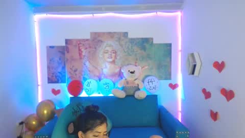 Snapshot of violetta_m_ chatting on February 24, 2025, 9:52 pm Violeta online show from February 24, 2025, 9:52 pm