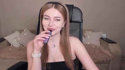 ViolettaOtis online show from February 6, 2025, 2:26 pm