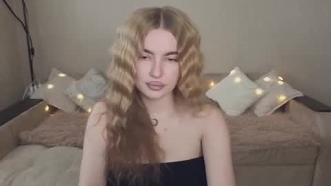 ViolettaOtis online show from September 10, 2025, 11:21 am