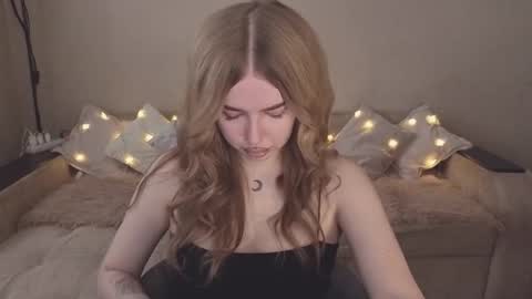 ViolettaOtis online show from October 16, 2025, 12:06 pm