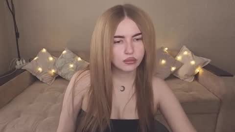 ViolettaOtis online show from October 19, 2025, 9:32 am