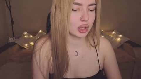 ViolettaOtis online show from December 3, 2025, 1:42 pm