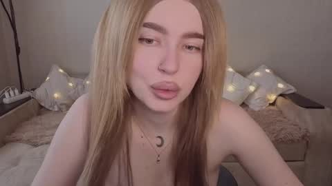 ViolettaOtis online show from April 16, 2026, 1:01 pm