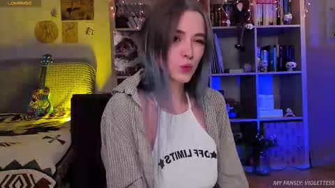 Snapshot of violettesss chatting on January 7, 2026, 12:07 pm Vi Best on my Fansly online show from January 7, 2026, 12:07 pm