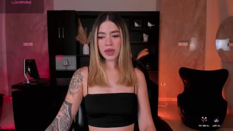 Violett  online show from March 25, 2026, 7:31 pm