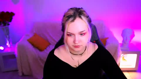 Snapshot of violettwoods chatting on June 3, 2026, 8:06 am Violett online show from June 3, 2026, 8:06 am