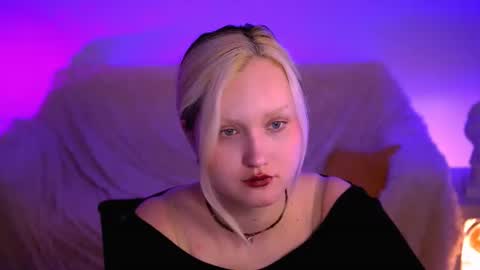 Snapshot of violettwoods chatting on June 18, 2026, 9:25 am Violett online show from June 18, 2026, 9:25 am