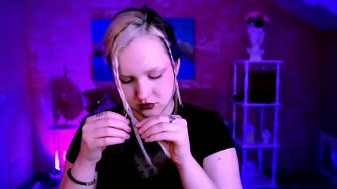 Snapshot of violettwoods chatting on June 29, 2026, 10:37 am Violett online show from June 29, 2026, 10:37 am