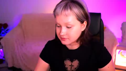 Snapshot of violettwoods chatting on July 12, 2026, 6:48 am Violett online show from July 12, 2026, 6:48 am