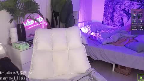 Snapshot of violetvio1ator chatting on September 22, 2025, 5:09 am Dommy mommy online show from September 22, 2025, 5:09 am