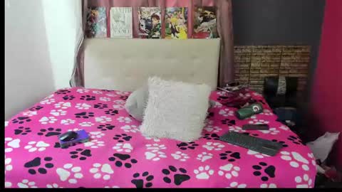 Snapshot of violl3t_fox chatting on June 23, 2026, 5:00 pm Isabella online show from June 23, 2026, 5:00 pm