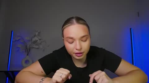 Violla online show from November 4, 2025, 12:48 pm