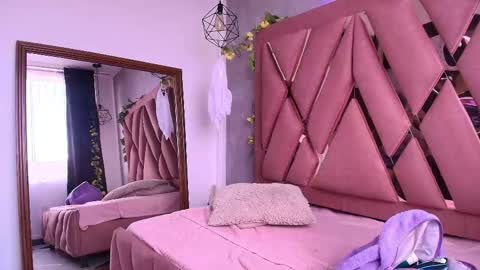 Violetta online show from November 8, 2025, 6:51 pm