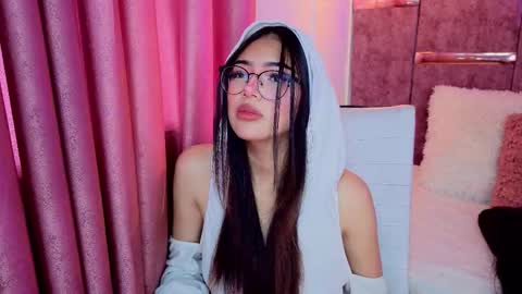 viollettebylyly online show from October 12, 2025, 12:26 pm