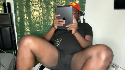 Elle Hood online show from November 18, 2025, 3:12 am