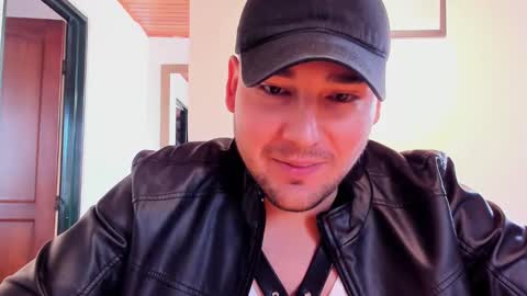 Vito Ferrer online show from January 14, 2025, 2:43 pm