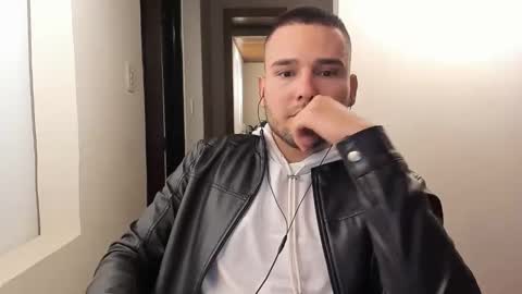 Vito Ferrer online show from February 14, 2025, 1:02 am