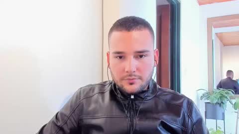 Vito Ferrer online show from February 18, 2025, 5:10 pm