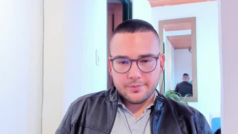 Vito Ferrer online show from March 1, 2025, 4:54 pm