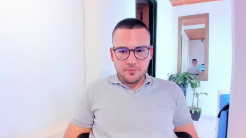 Vito Ferrer online show from March 1, 2025, 7:59 pm