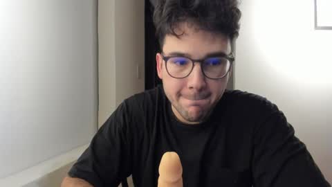 Vito Ferrer online show from October 14, 2025, 2:23 am