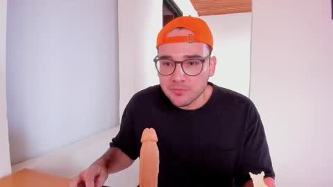 Vito Ferrer online show from October 14, 2025, 2:29 pm