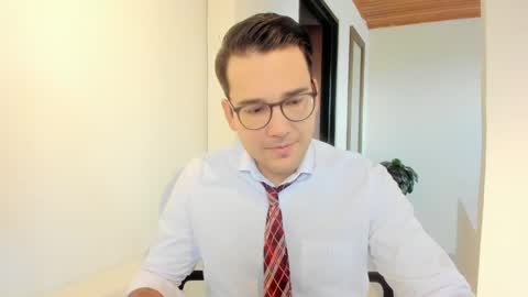 Vito Ferrer online show from November 18, 2025, 12:09 pm