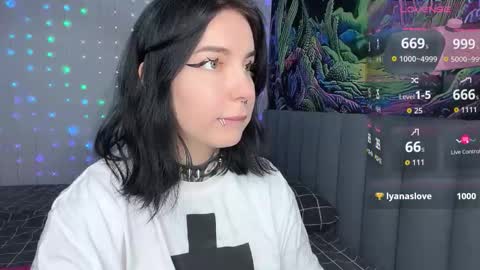 Vivi   online show from December 15, 2025, 9:30 pm