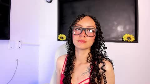 Vivi online show from April 15, 2026, 3:46 am