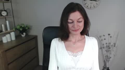 Vivian online show from January 8, 2025, 6:52 am