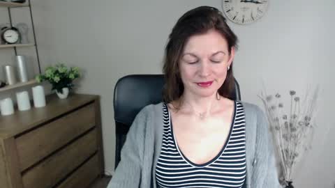 Vivian online show from January 11, 2025, 8:00 am