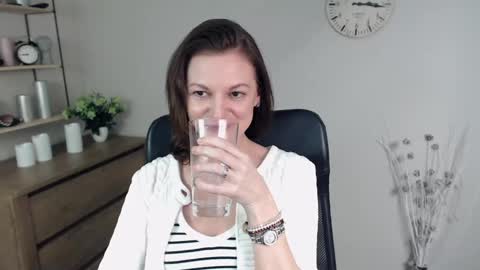 Vivian online show from January 17, 2025, 2:28 pm