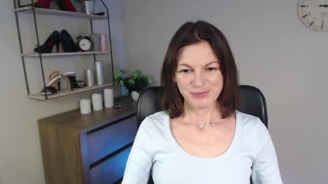 Vivian online show from February 10, 2025, 6:53 am