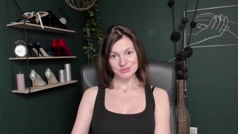 Vivian online show from October 15, 2025, 6:35 am