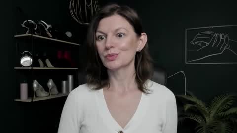 Vivian online show from November 3, 2025, 6:47 am