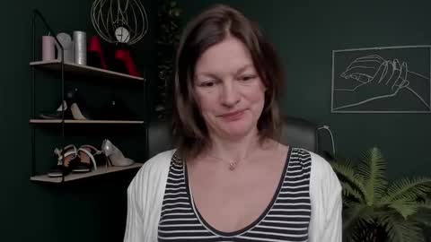 Vivian online show from November 22, 2025, 8:13 am