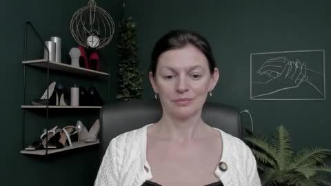 Vivian online show from December 18, 2025, 7:09 pm