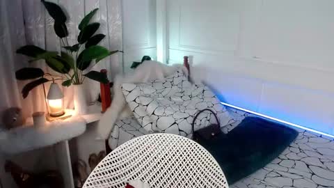 Vivian online show from February 5, 2025, 7:53 pm