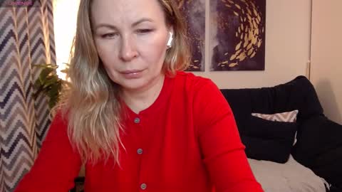 Vivian online show from October 25, 2025, 6:13 pm