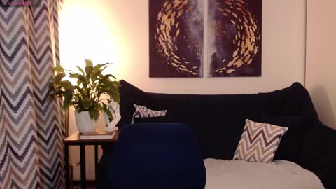 Vivian online show from October 28, 2025, 3:25 pm