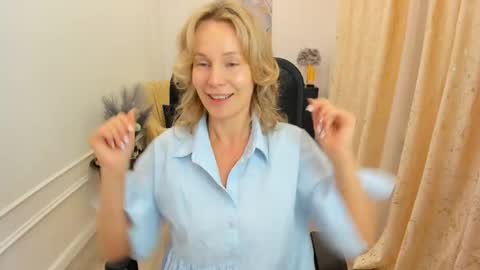 Snapshot of vivianlirei chatting on June 7, 2026, 4:27 am Sinti online show from June 7, 2026, 4:27 am