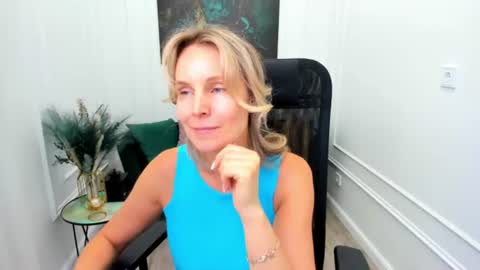 Snapshot of vivianlirei chatting on July 14, 2026, 10:21 am Sinti online show from July 14, 2026, 10:21 am