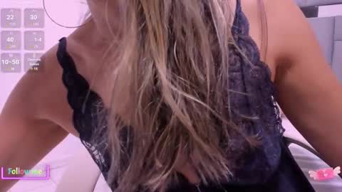 Snapshot of vivianne_scott chatting on March 8, 2025, 12:09 pm Vivi online show from March 8, 2025, 12:09 pm