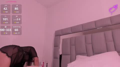 Snapshot of vivianne_scott chatting on September 22, 2025, 6:32 pm Vivi online show from September 22, 2025, 6:32 pm