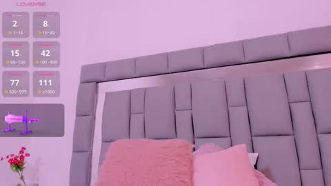 Snapshot of vivianne_scott chatting on September 29, 2025, 12:10 pm Vivi online show from September 29, 2025, 12:10 pm