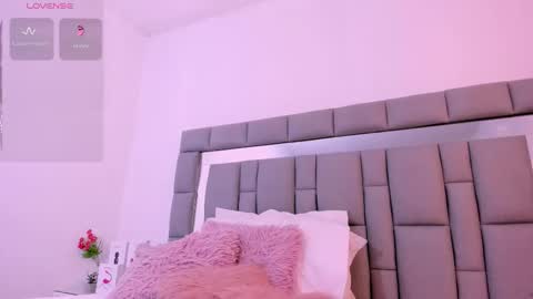 Snapshot of vivianne_scott chatting on October 3, 2025, 12:02 pm Vivi online show from October 3, 2025, 12:02 pm