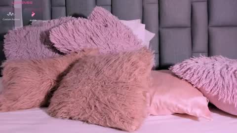 Snapshot of vivianne_scott chatting on October 6, 2025, 12:13 pm Vivi online show from October 6, 2025, 12:13 pm