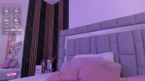 Snapshot of vivianne_scott chatting on November 24, 2025, 12:05 pm Vivi online show from November 24, 2025, 12:05 pm